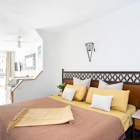 شقة Bright Steps From Puerto Colon أذيخي